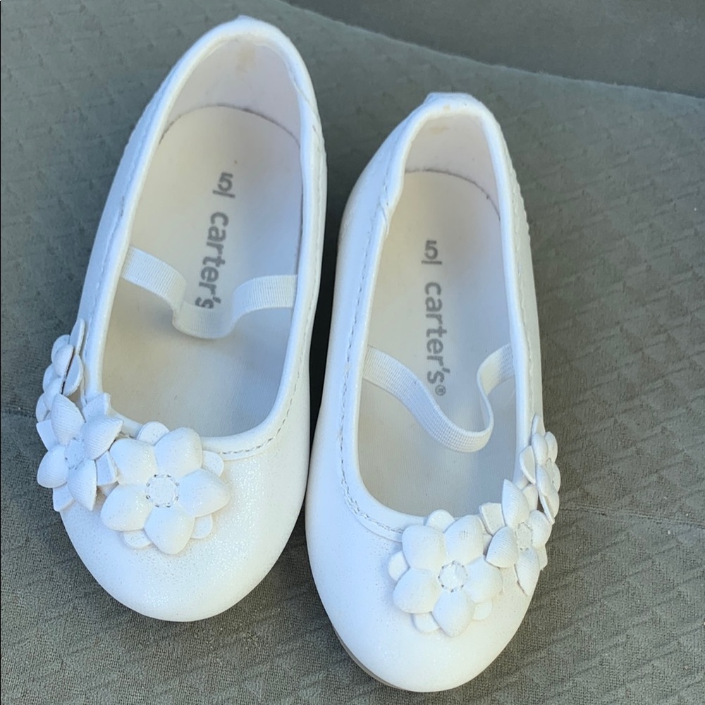 Carter's Girls Size 5 White Shoes with Floral Design